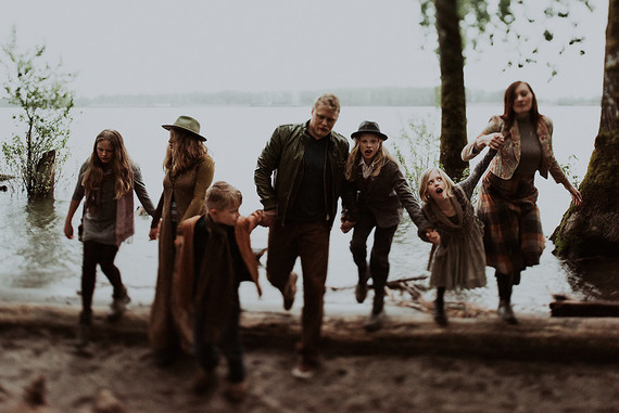 Wooded family photos in Portland