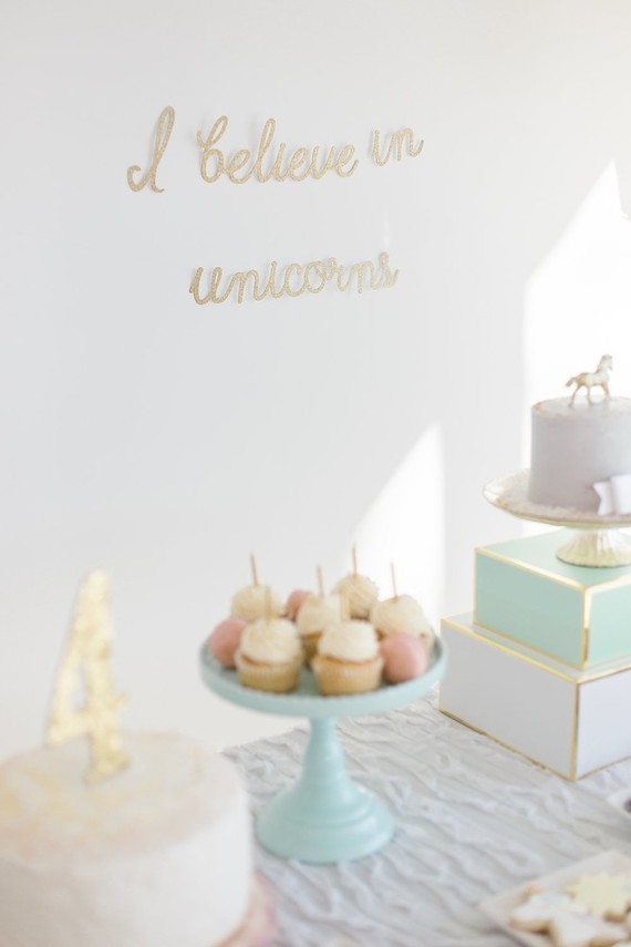 pastel dessert table