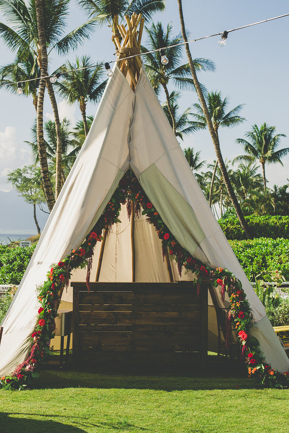 teepee over bar at wedding