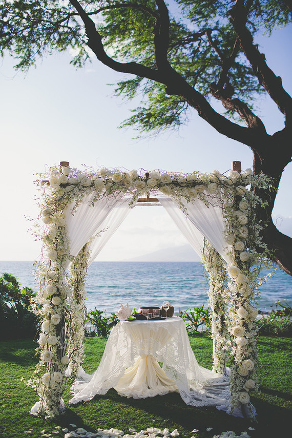 floral arch for wedding ceremony