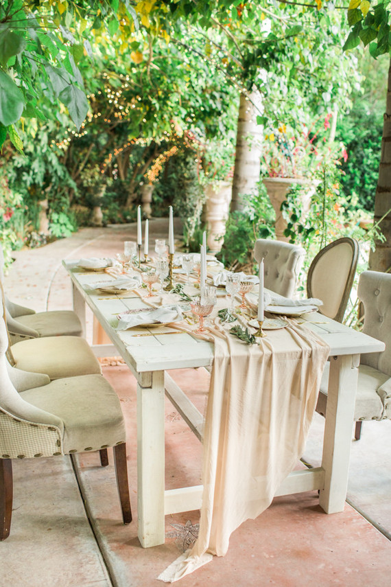 romantic neutral tablescape