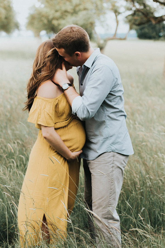 Late summer maternity photos in Germany