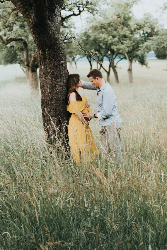 Late summer maternity photos in Germany