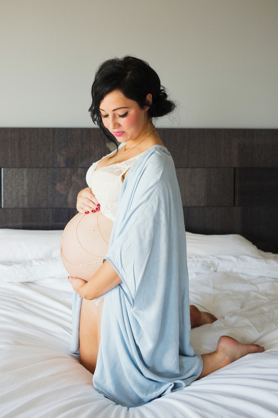 Intimate maternity photos