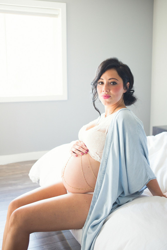 Intimate maternity photos Inspiration