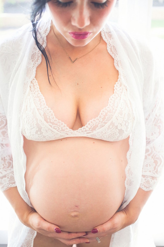 Intimate maternity photos