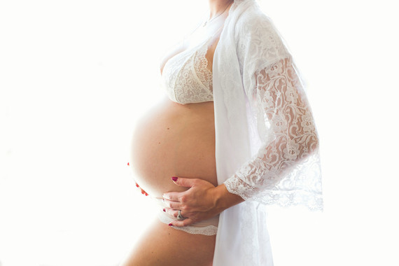 Intimate maternity photos Inspiration