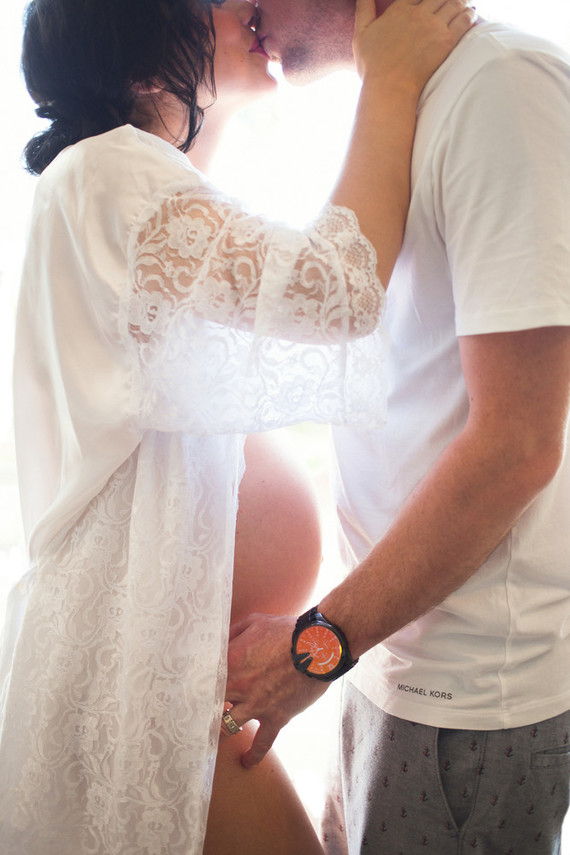 Intimate maternity photos