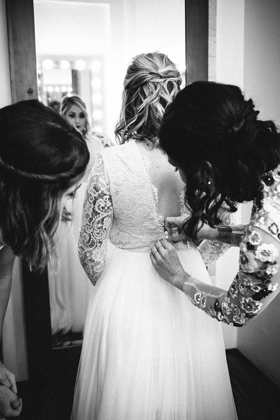 Getting ready bridal photos