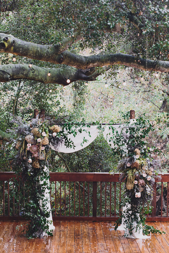 Moody rainy Topanga Canyon wedding at the 1909