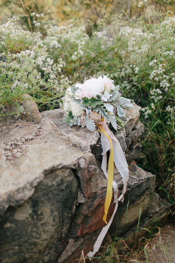 simple, earthy wedding bouquet