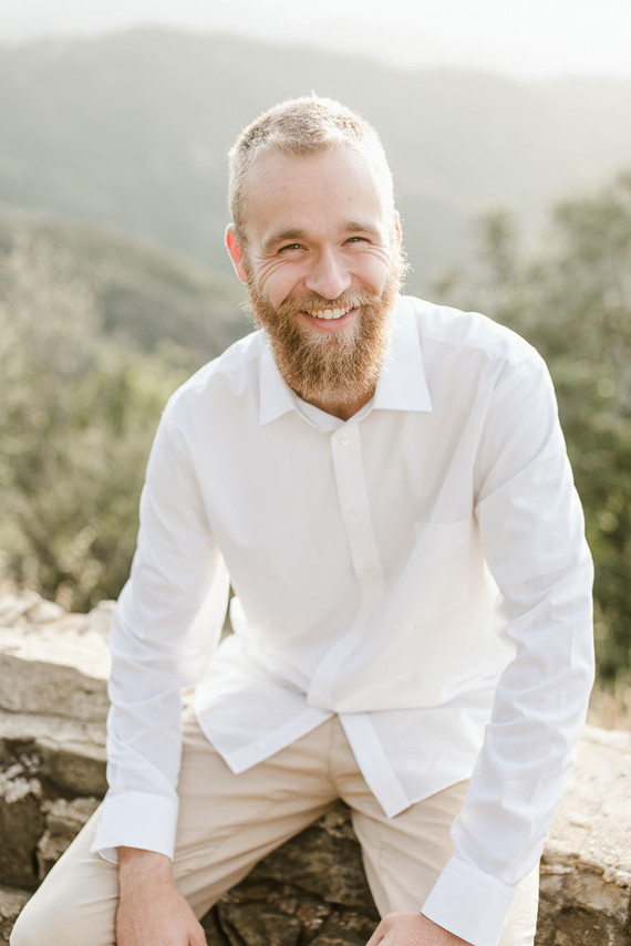 minimal earthy elopement at Knapp's Castle