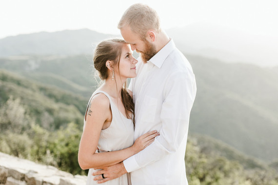 minimal earthy elopement at Knapp's Castle