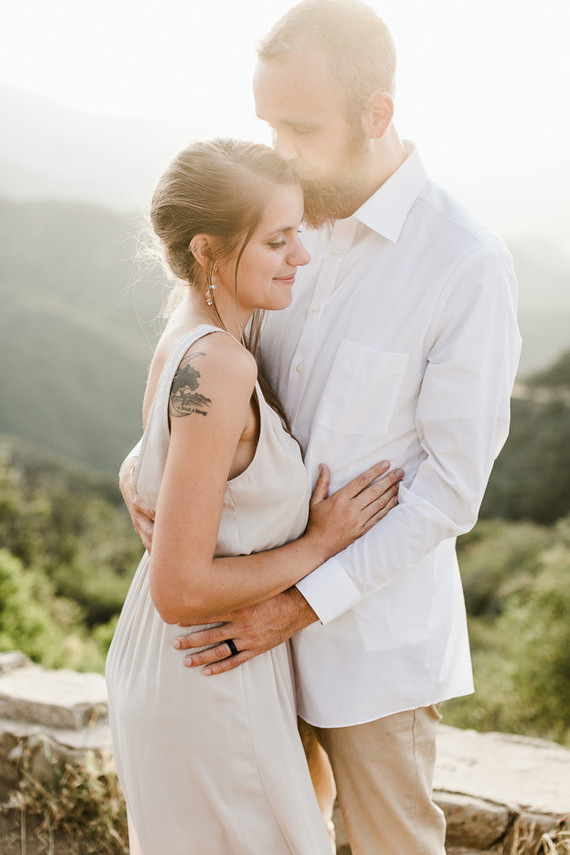 minimal earthy elopement at Knapp's Castle