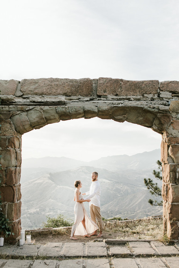 minimal earthy elopement at Knapp's Castle
