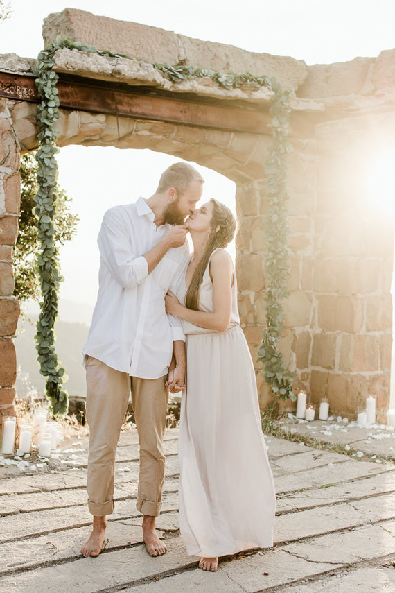 minimal earthy elopement at Knapp's Castle