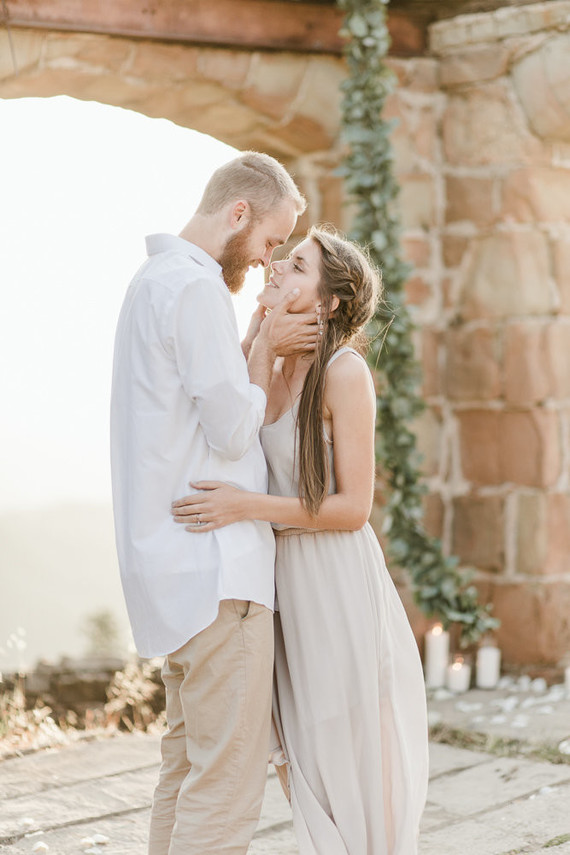 minimal earthy elopement at Knapp's Castle