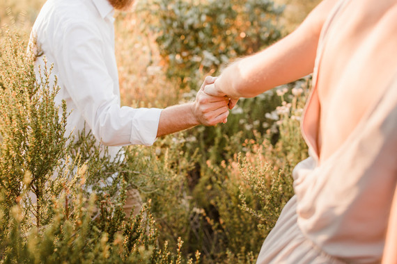 minimal earthy elopement at Knapp's Castle