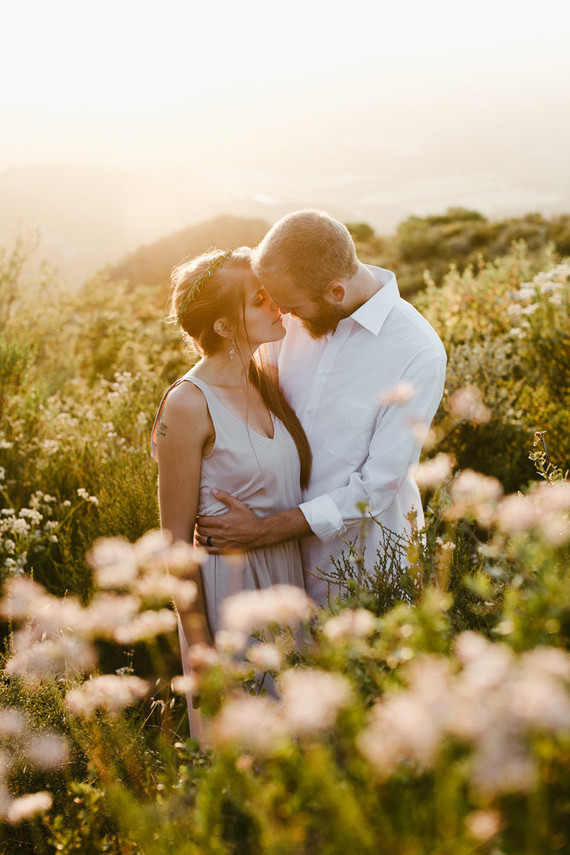minimal earthy elopement at Knapp's Castle