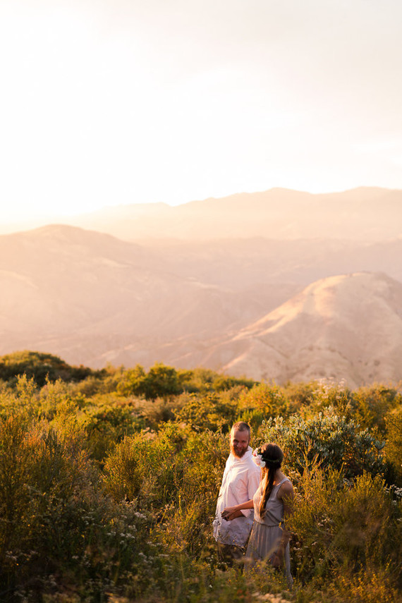 minimal earthy elopement at Knapp's Castle