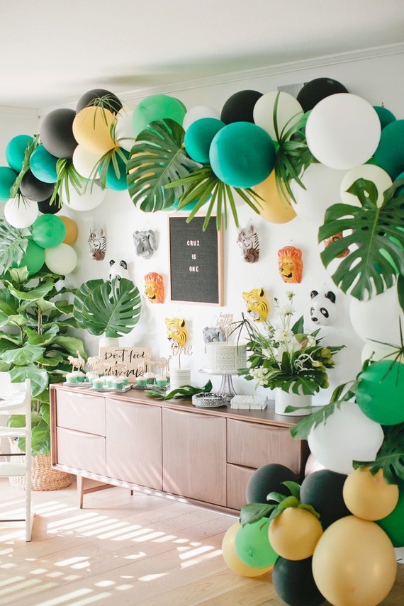 Jungle themed first birthday party ideas