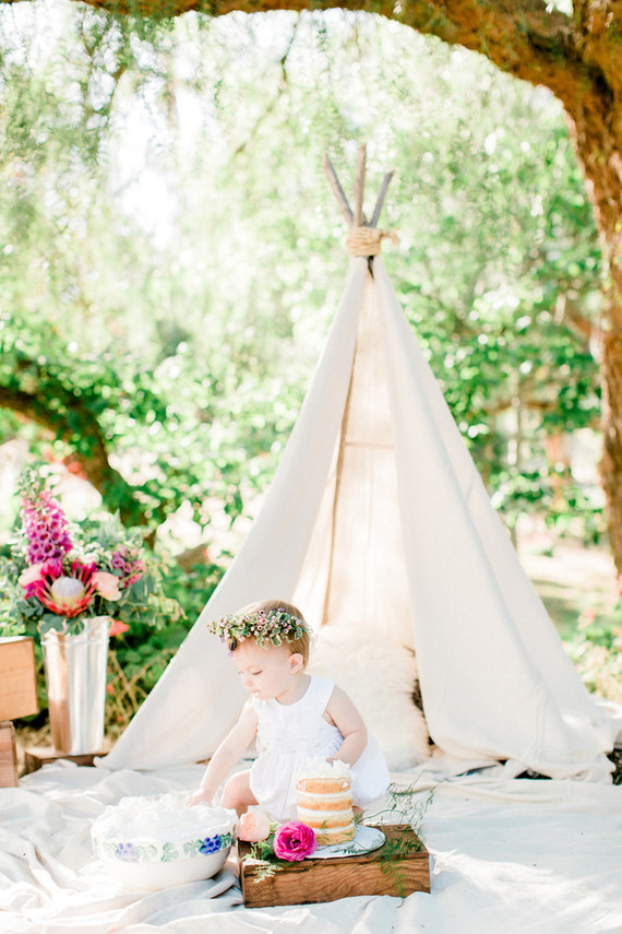 Girly picnic cake smash Inspiration