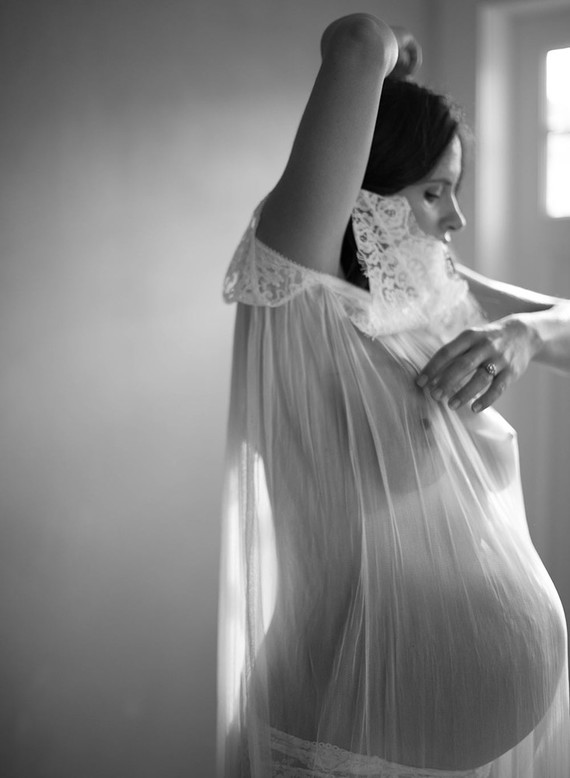Amanda's maternity photos by Elizabeth Messina