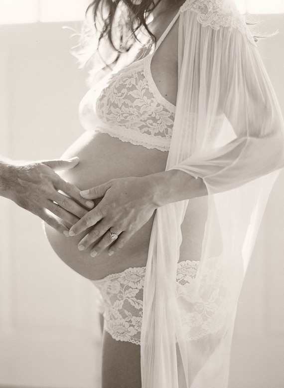 Amanda's maternity photos by Elizabeth Messina