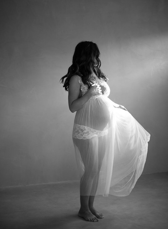 Amanda's maternity photos by Elizabeth Messina