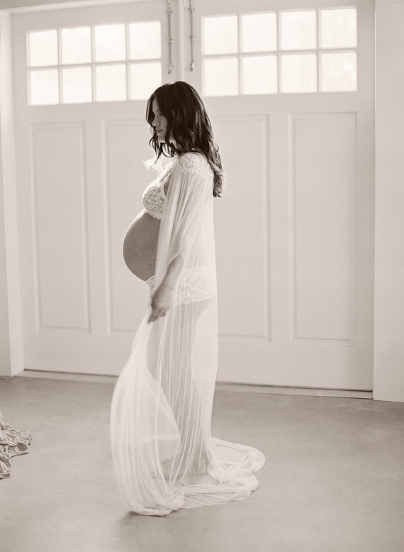 Amanda's maternity photos by Elizabeth Messina