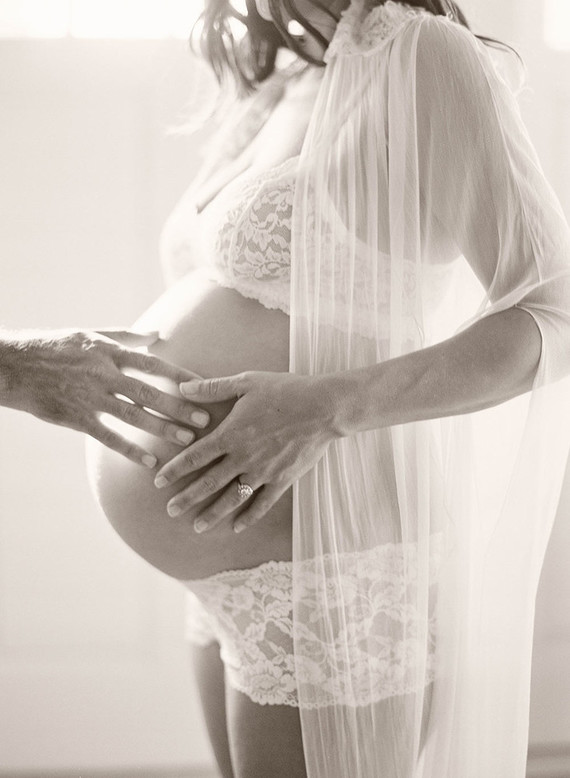 Amanda's maternity photos by Elizabeth Messina