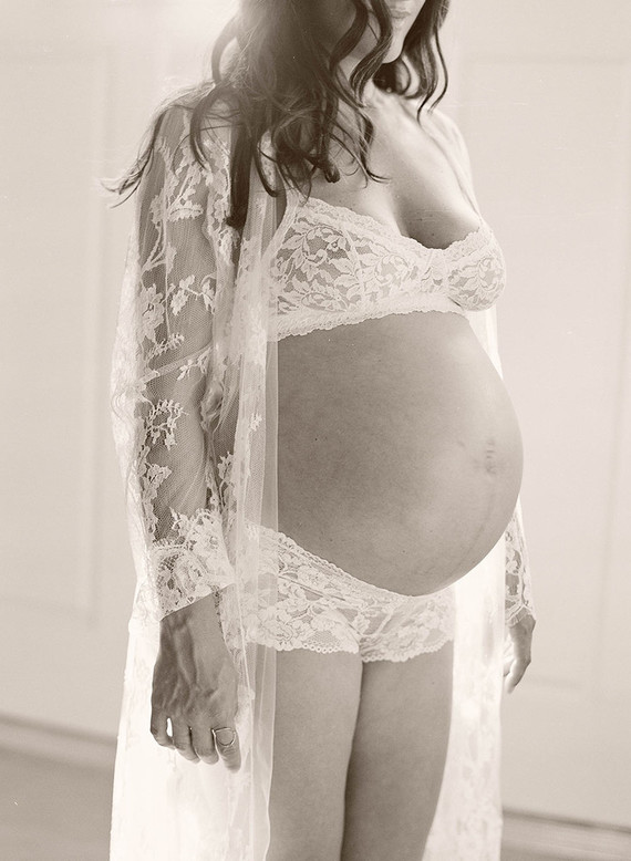 Amanda's maternity photos by Elizabeth Messina