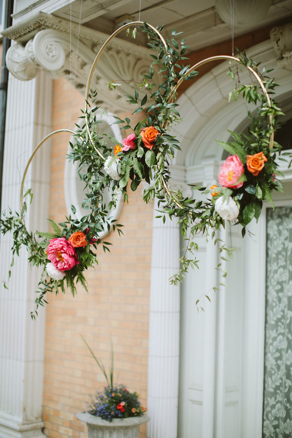 floral hoops for wedding decor