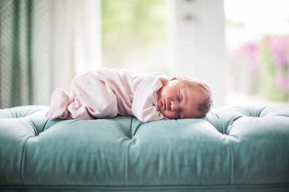 lifestyle newborn photos in Los Angeles
