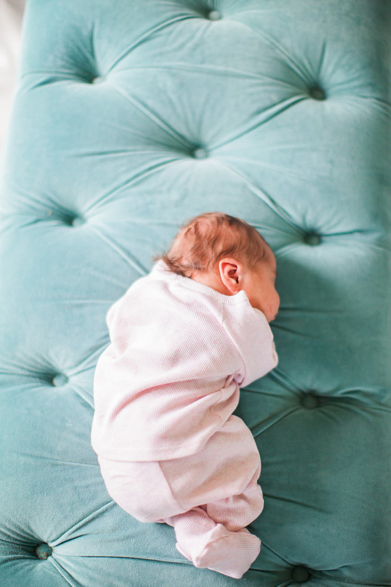 lifestyle newborn photos in Los Angeles