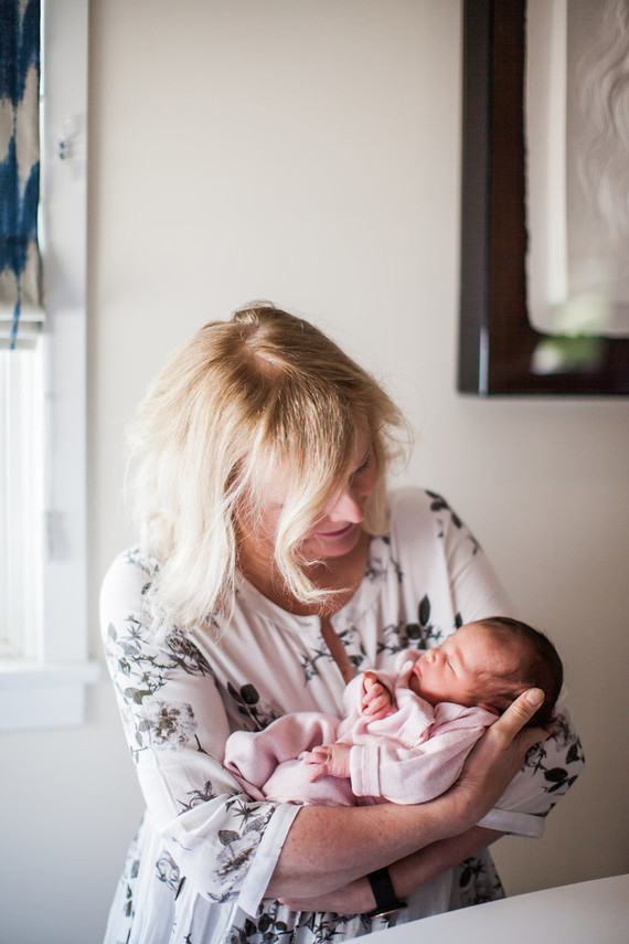 lifestyle newborn photos in Los Angeles