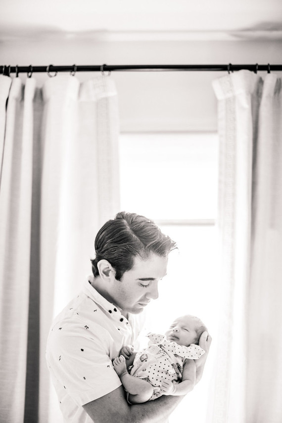 lifestyle newborn photos in Los Angeles