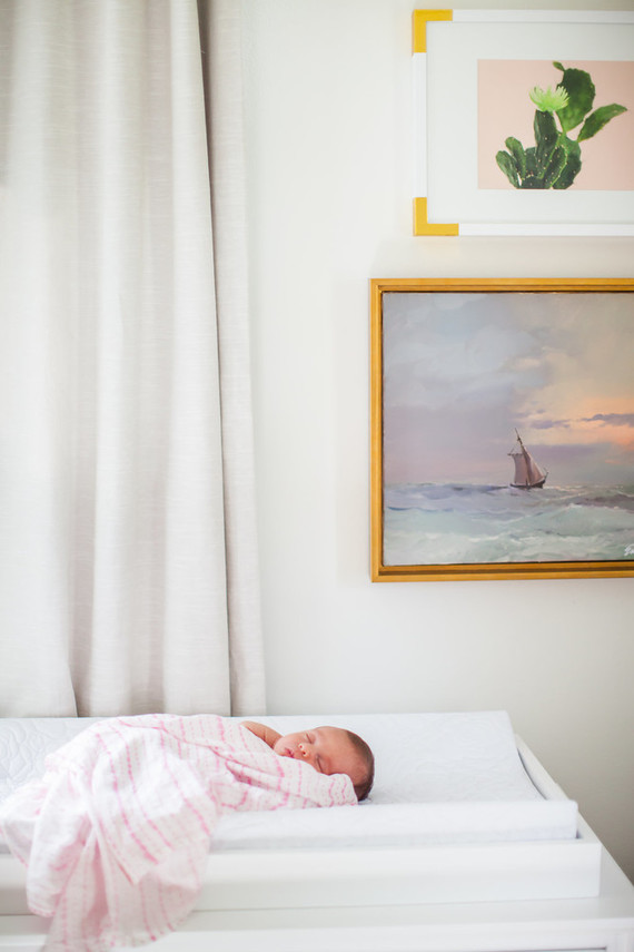 lifestyle newborn photos in Los Angeles