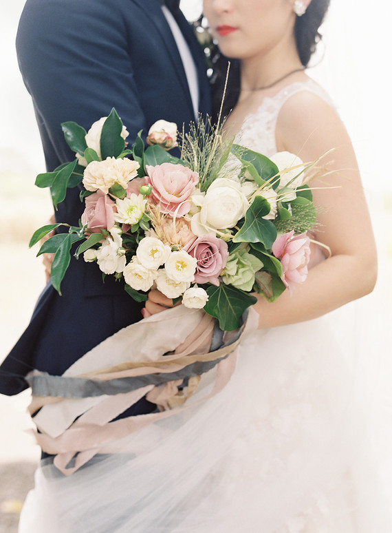 Vintage botanical wedding at Puakea Ranch in Hawaii Inspiration