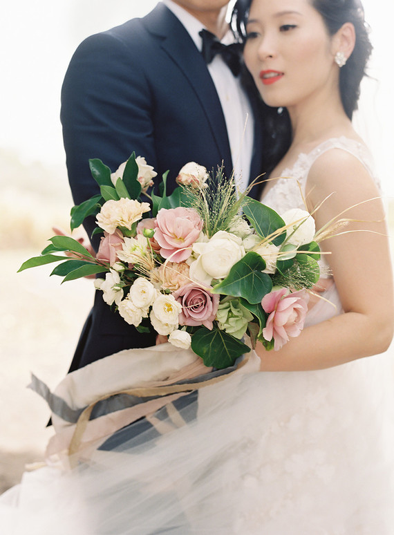 Vintage botanical wedding at Puakea Ranch in Hawaii