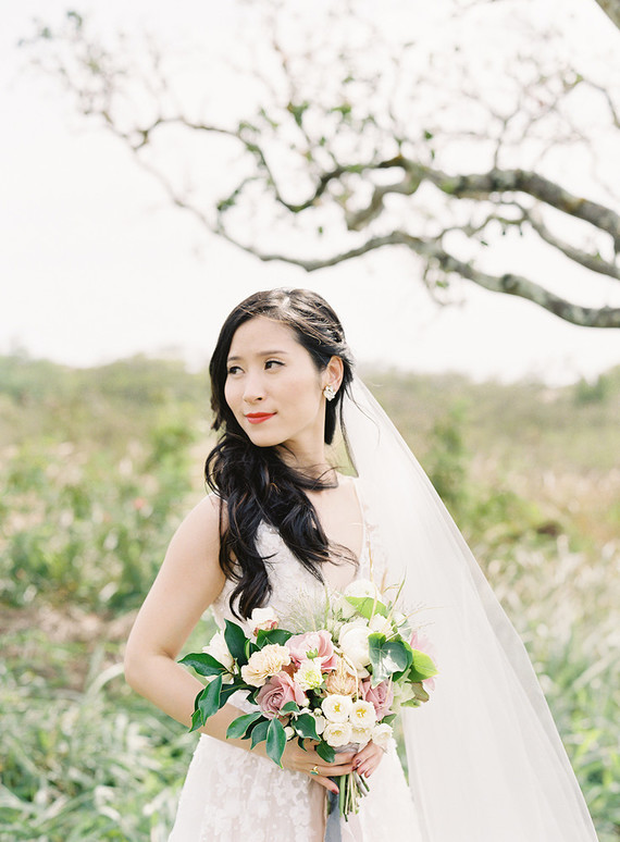 Vintage botanical wedding at Puakea Ranch in Hawaii