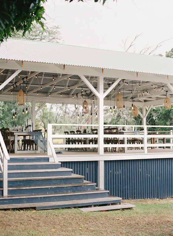 Vintage botanical wedding at Puakea Ranch in Hawaii