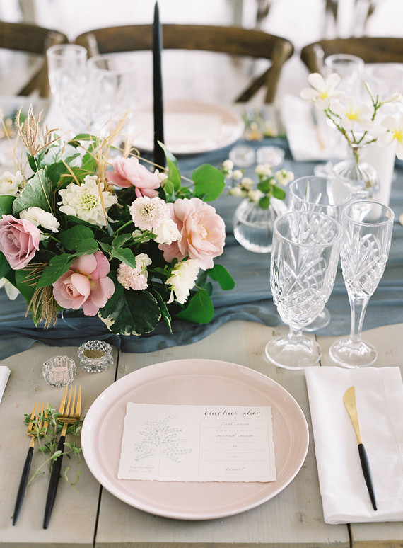 Vintage botanical wedding at Puakea Ranch in Hawaii