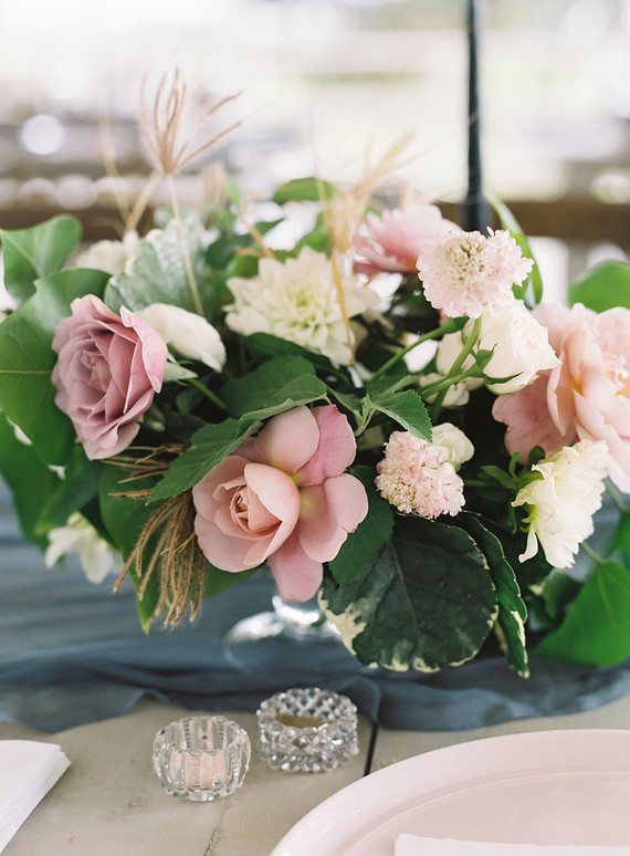Vintage botanical wedding at Puakea Ranch in Hawaii Inspiration