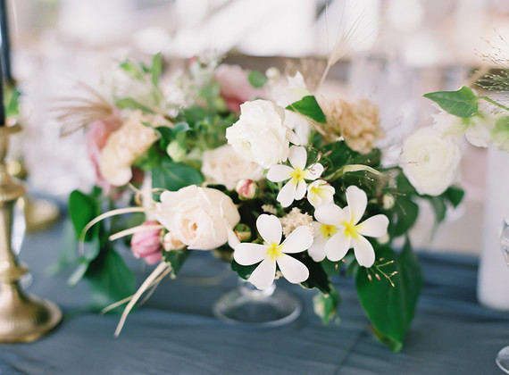 Vintage botanical wedding at Puakea Ranch in Hawaii