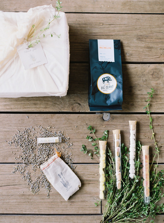 Vintage botanical wedding at Puakea Ranch in Hawaii Inspiration