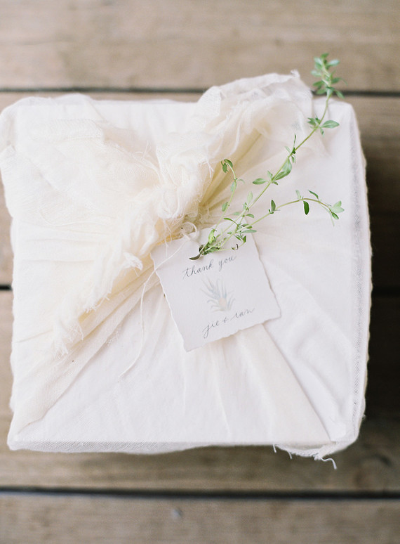 Vintage botanical wedding at Puakea Ranch in Hawaii