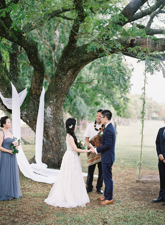 Vintage botanical wedding at Puakea Ranch in Hawaii
