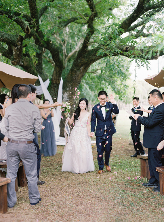 Vintage botanical wedding at Puakea Ranch in Hawaii