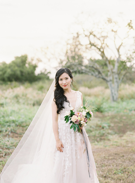 Vintage botanical wedding at Puakea Ranch in Hawaii